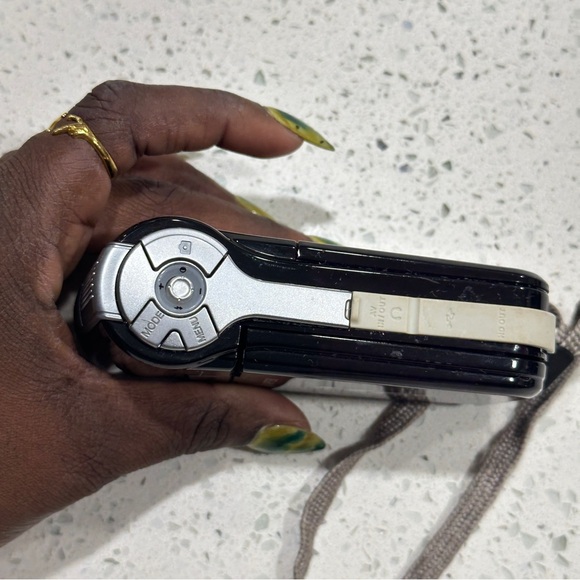 AIPTECH mini handheld camcorder - Picture 2 of 5